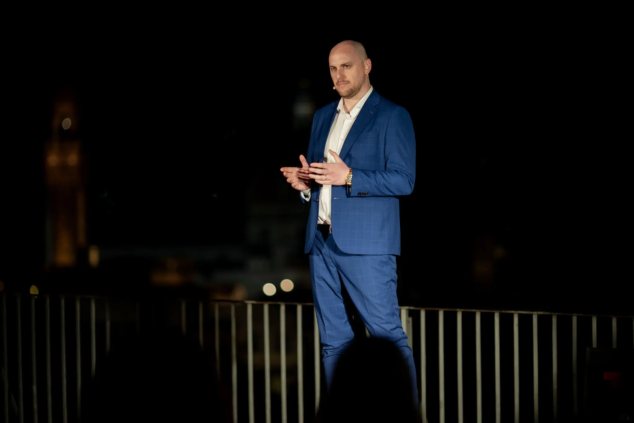 Gabriele Pecchioli durante il suo talk a TEDxOltrarno